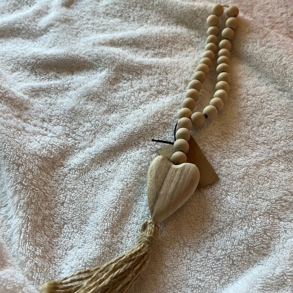 Creative Co-Op wood beads garland with tassel - Picture 5 of 6